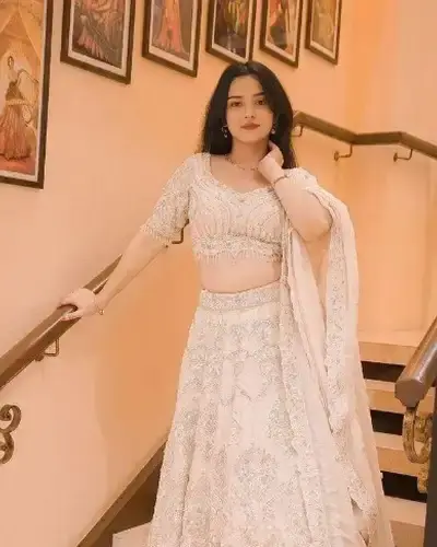 Escort Lakhpat